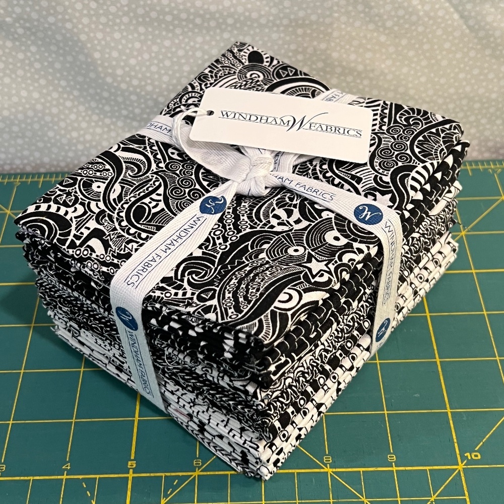 Quilting cotton - fat quarter bundle of Harmony by Windham Fabrics